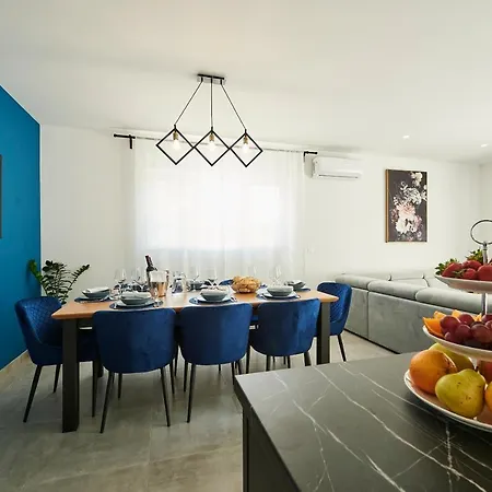 Royal Blue * Kastela