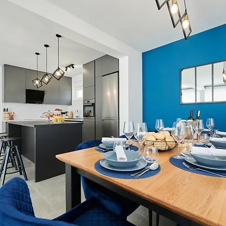 Villa Royal Blue *