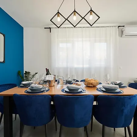 Royal Blue *